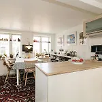 Two-bedroom In Hébergement de vacances *