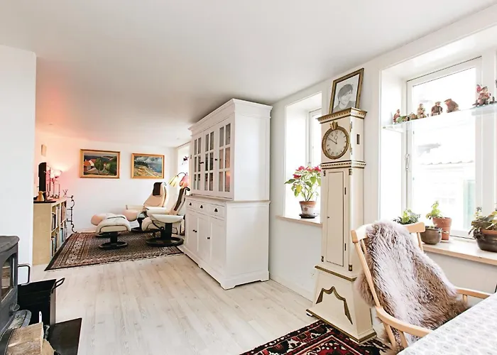 Holiday home Two-bedroom In Ronne